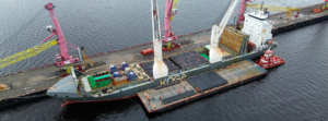 Imagem da notícia - Governo do AM acompanha a chegada do primeiro navio com materiais para o complexo termelétrico Azulão